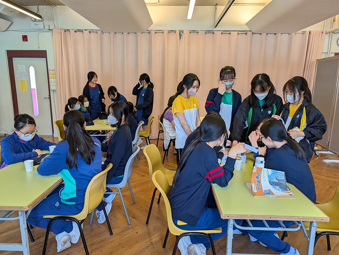 A group of people sitting in a circleDescription automatically generated