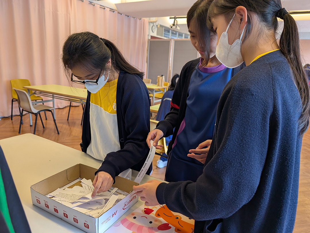 A group of people in a classroomDescription automatically generated