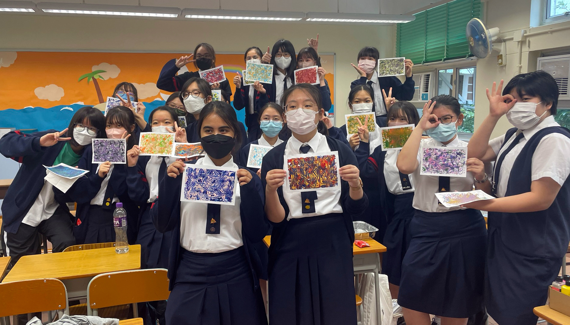 A group of students wearing face masksDescription automatically generated