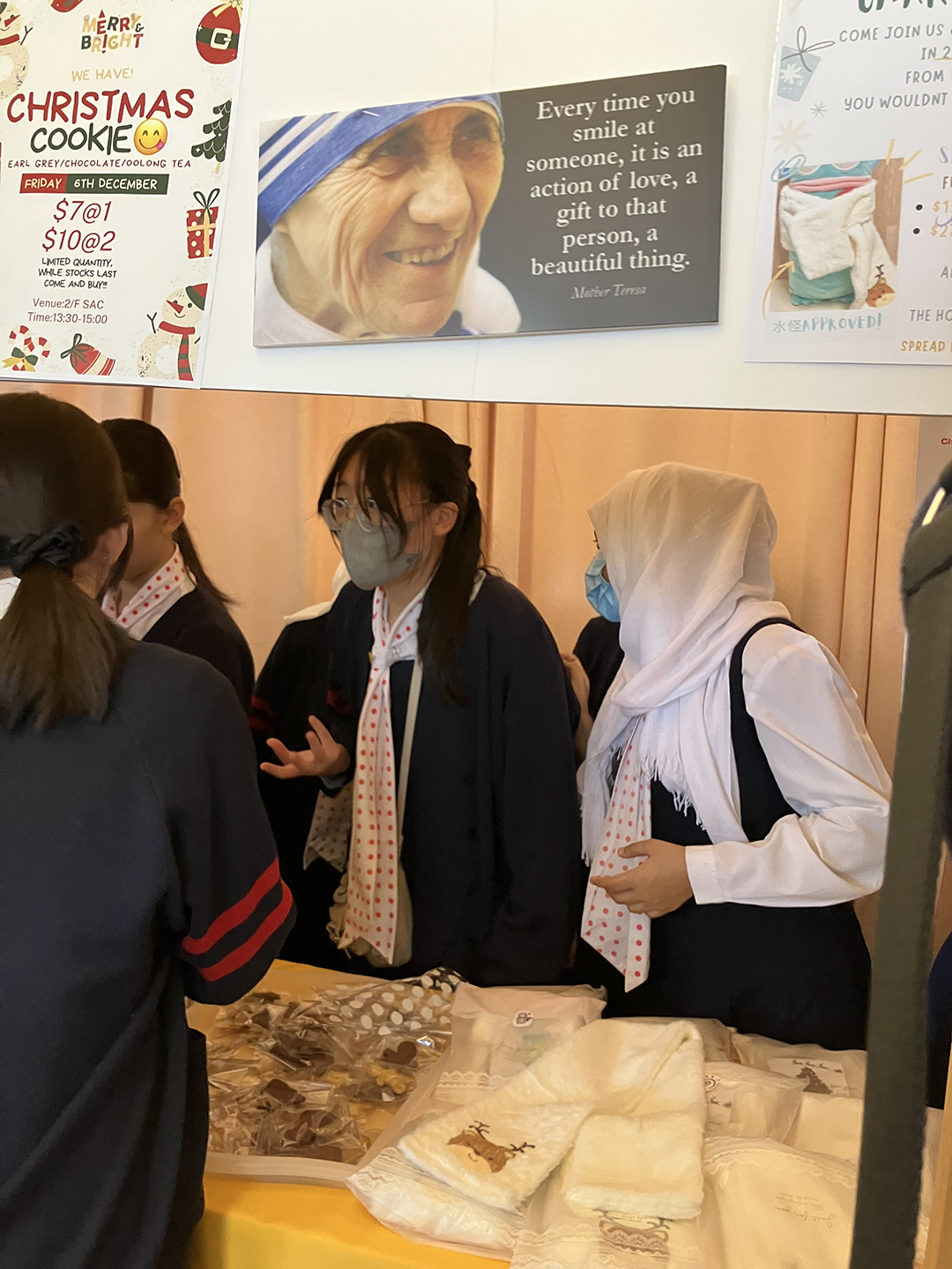 A group of people wearing masksDescription automatically generated