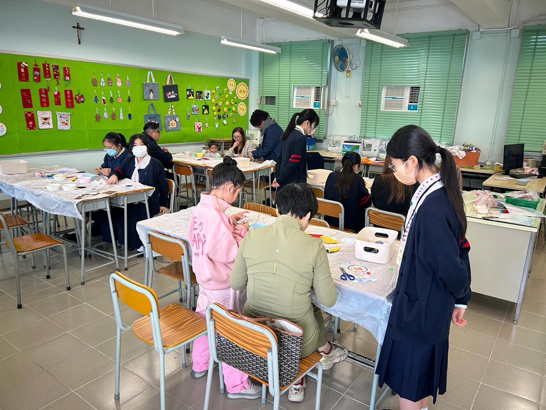 A group of people wearing face masksDescription automatically generated